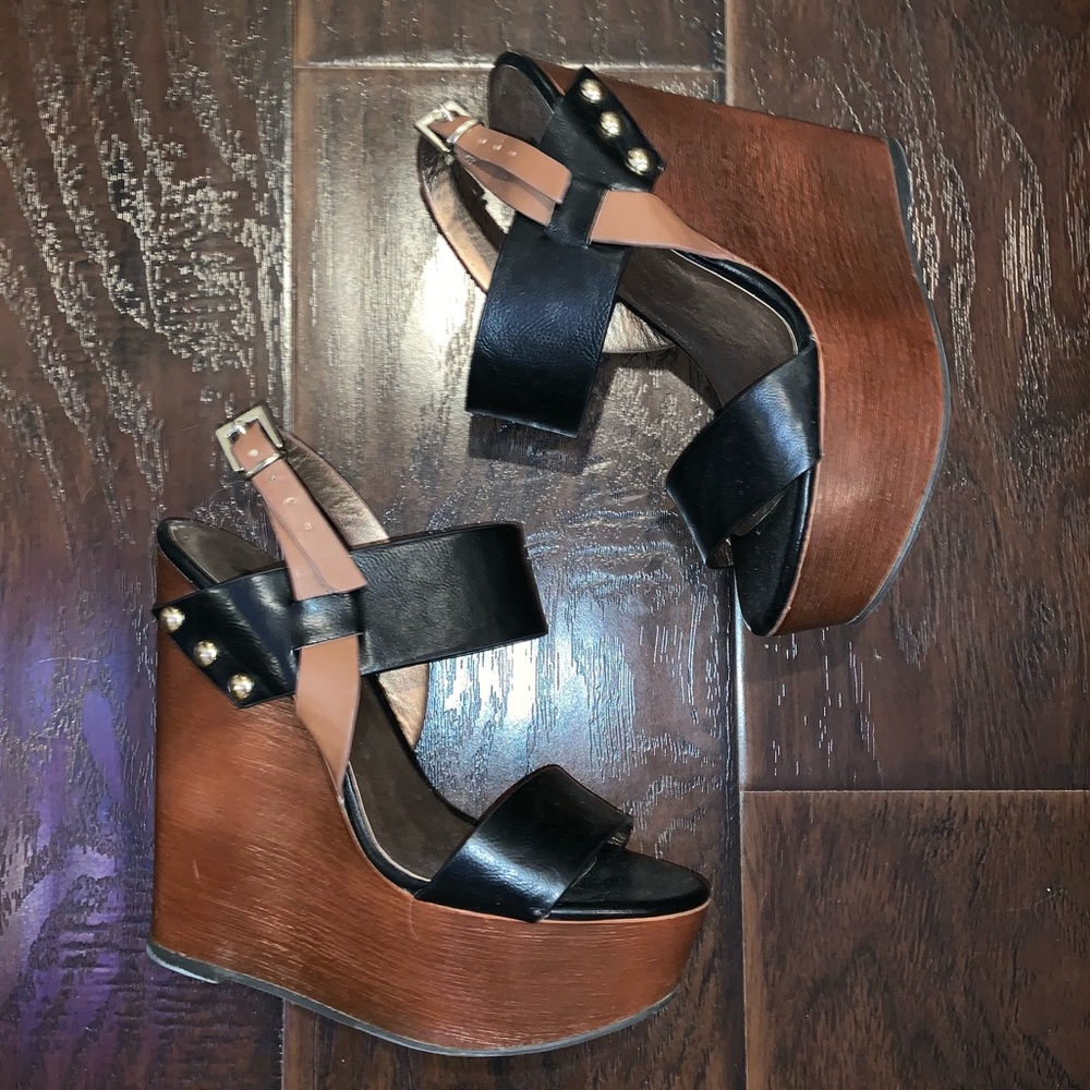 Black and wood wedges